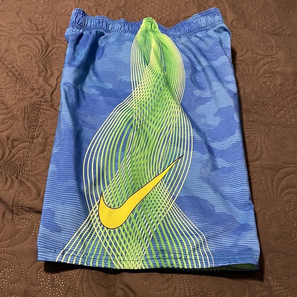 Nike boys swim trunks - Picture 3 of 4